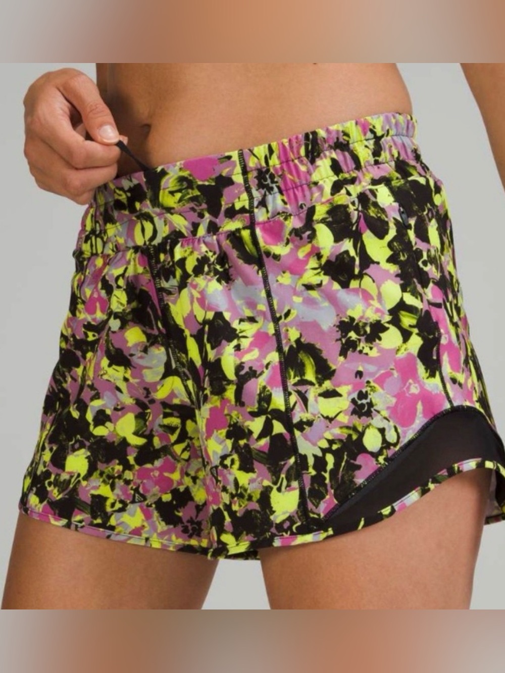 Lululemon Hotty Hot shorts 2.5” Low Rise Infected Yellow Multi
